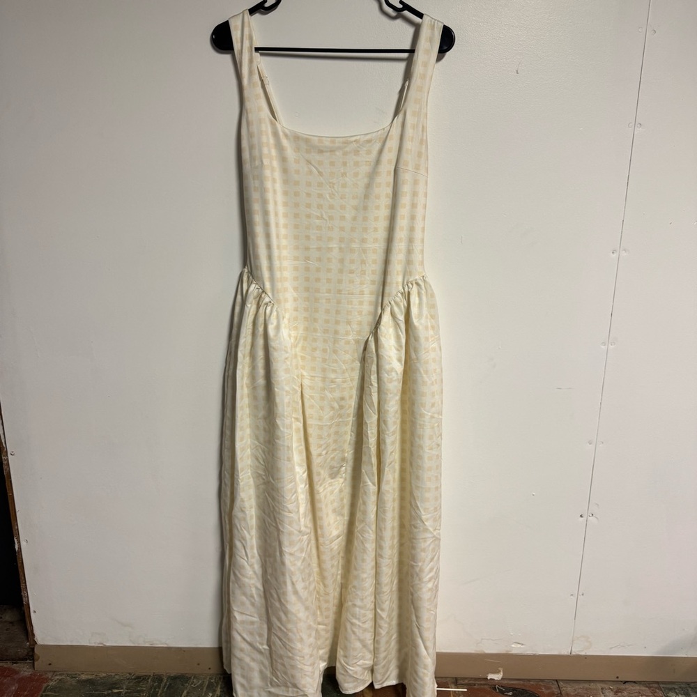 Elegant Cream Sleeveless Dress